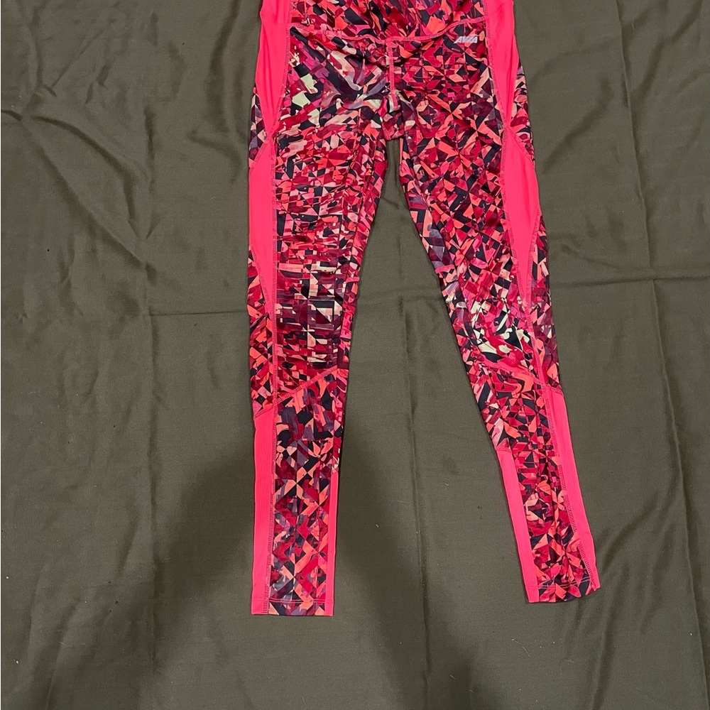 Avia Women Leggings in pink and Black Geometric Design size S